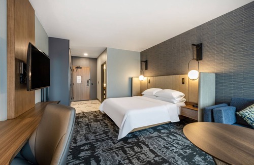 Kearney Hotel | Top-Rated Crowne Plaza Kearney with Pool and Spa Amenities
