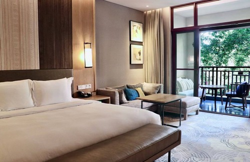 Jincheng Hotel | Exceptional Stay at Crowne Plaza Kunming Ancient Dian Town