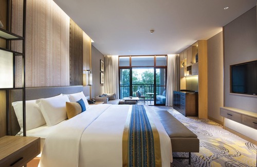 Jincheng Hotel | Exceptional Stay at Crowne Plaza Kunming Ancient Dian Town