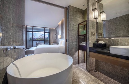 Jincheng Hotel | Exceptional Stay at Crowne Plaza Kunming Ancient Dian Town