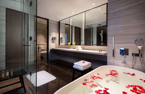 Kunshan Hotel | Experience Comfort at Crowne Plaza Kunshan, 5-Star Stay