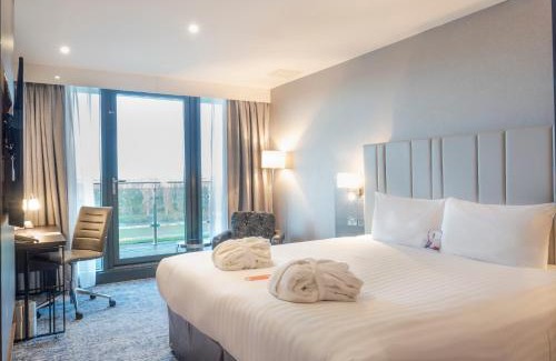 Surbiton Hotel | Discover Crowne Plaza London - Kingston: 4-Star Comfort Awaits