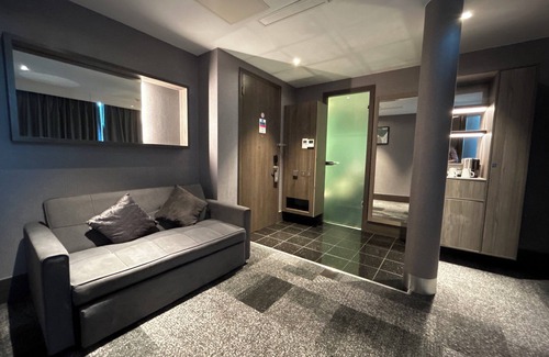 Surbiton Hotel | Discover Crowne Plaza London - Kingston, an IHG Hotel