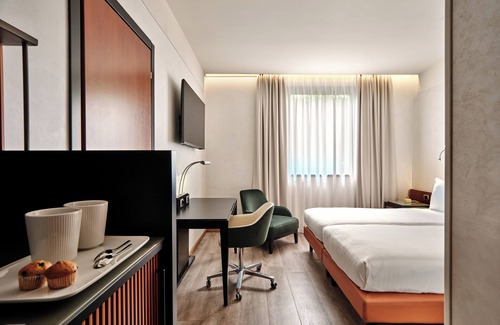 Case Nuove Hotel | Elegant Stay at Crowne Plaza Malpensa Airport, 4-Star Comfort