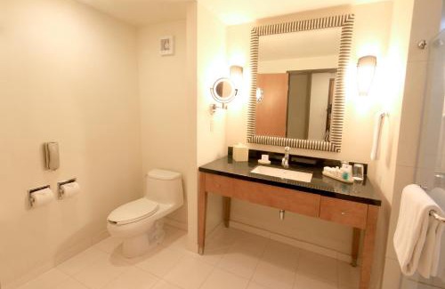 Apodaca Hotel | Elegant Crowne Plaza Monterrey Aeropuerto with Spa & Pool