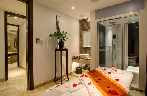 Embakasi Hotel | Elegant Crowne Plaza Nairobi Airport: Spa & Pool Amenities
