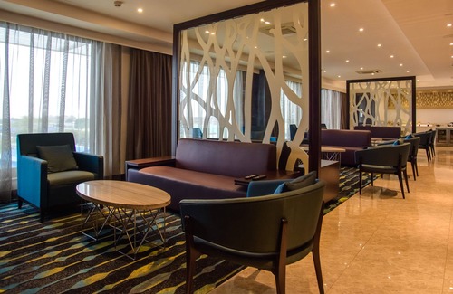 Embakasi Hotel | Elegant Crowne Plaza Nairobi Airport: Spa & Pool Amenities