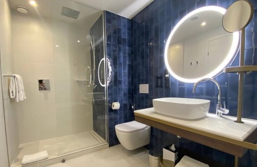 L'Arenas Hotel | Experience Crowne Plaza Nice Grand Arenas: 4-Star Comfort