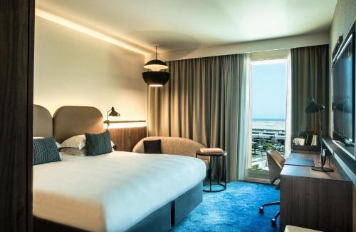 L'Arenas Hotel | Pet-Friendly Comfort at Crowne Plaza Nice - Grand Arenas