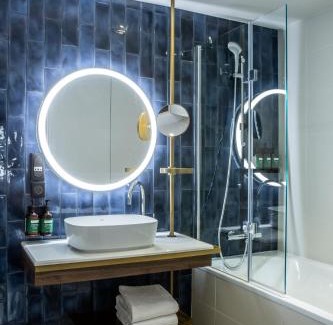 L'Arenas Hotel | Pet-Friendly Comfort at Crowne Plaza Nice - Grand Arenas