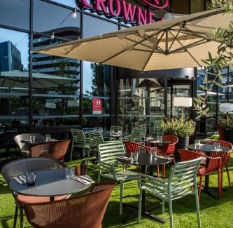 L'Arenas Hotel | Pet-Friendly Comfort at Crowne Plaza Nice - Grand Arenas