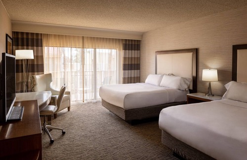 Chandler Hotel | Relax at Crowne Plaza Phoenix - Chandler Golf Resort