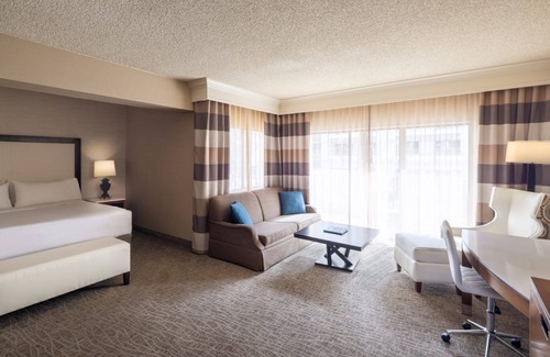 Chandler Hotel | Relax at Crowne Plaza Phoenix - Chandler Golf Resort