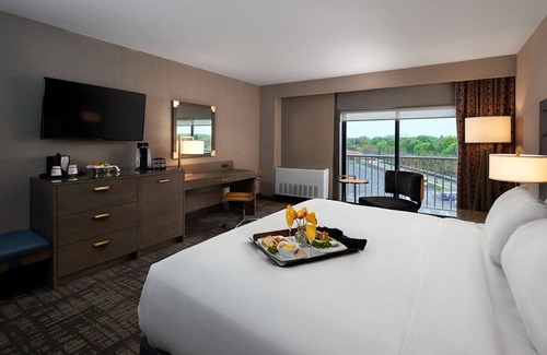 Warwick Hotel | Relax at Crowne Plaza Providence-Warwick Airport Hotel