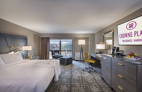 Warwick Hotel | Relax at Crowne Plaza Providence-Warwick Airport Hotel