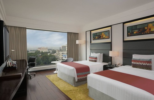Pune Hotel | Stylish Crowne Plaza Pune City Centre with Spa & Pool Access