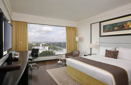 Pune Hotel | Stylish Crowne Plaza Pune City Centre with Spa & Pool Access