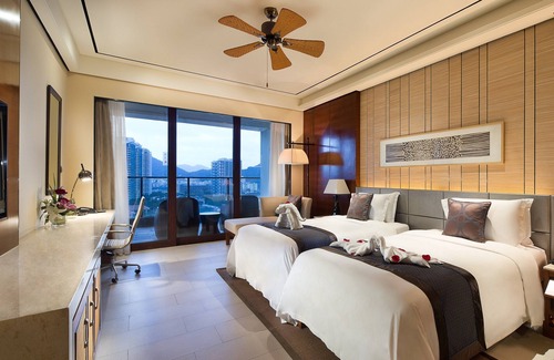 Jiyang Hotel | Relax at Crowne Plaza Sanya City Center - 4-Star Comfort