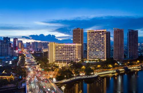 Sanya Resort | Relaxing Stay at Crowne Plaza Sanya City Center, 5-Star Hotel