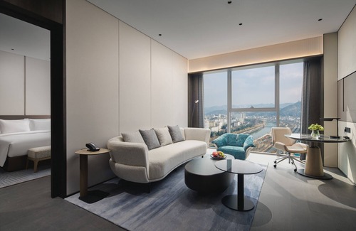 Shangluo Hotel | Discover Crowne Plaza Shangluo: Family-Friendly Retreat