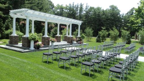 Montebello Hotel | Discover Crowne Plaza Suffern-Mahwah: Pet-Friendly Retreat