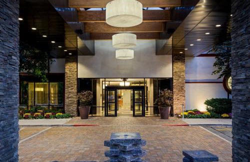 Montebello Hotel | Discover Crowne Plaza Suffern-Mahwah: Pet-Friendly Retreat