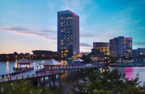 Xiqing Qu Hotel | Discover Crowne Plaza Tianjin Meijiangnan, a 5-Star Retreat