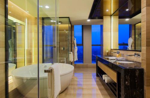 Xiqing Qu Hotel | Discover Crowne Plaza Tianjin Meijiangnan, a 5-Star Retreat