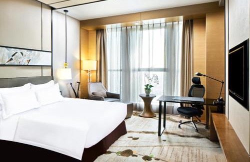 Xiqing Qu Hotel | Discover Crowne Plaza Tianjin Meijiangnan, a 5-Star Retreat