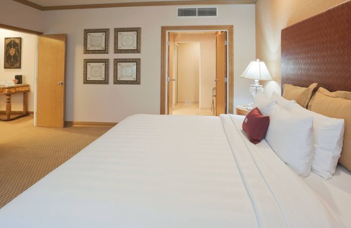 Torreon Hotel | Discover Crowne Plaza Torreon: Eco-Friendly 4-Star Retreat