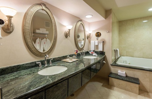 Torreon Hotel | Discover Crowne Plaza Torreon: Eco-Friendly 4-Star Retreat