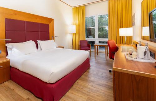 Pedeguarda di Follina Hotel | Stylish Crowne Plaza Venice East with Pet-Friendly Amenities