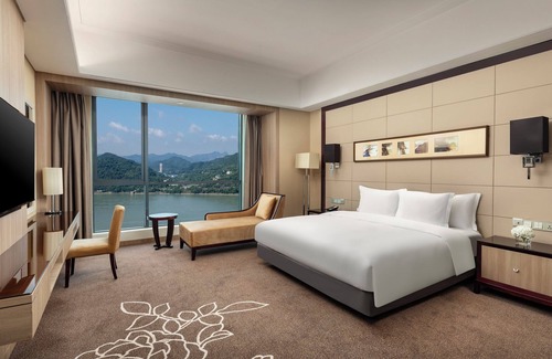 Yichang Hotel | Relax at Crowne Plaza Yichang, an IHG Hotel with Pool & Spa