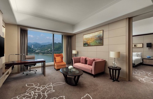 Yichang Hotel | Relax at Crowne Plaza Yichang, an IHG Hotel with Pool & Spa
