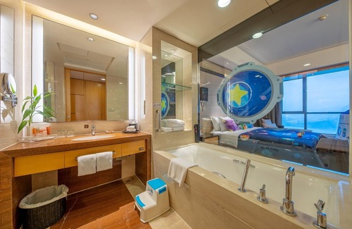 Yichang Hotel | Relax at Crowne Plaza Yichang, an IHG Hotel with Pool & Spa