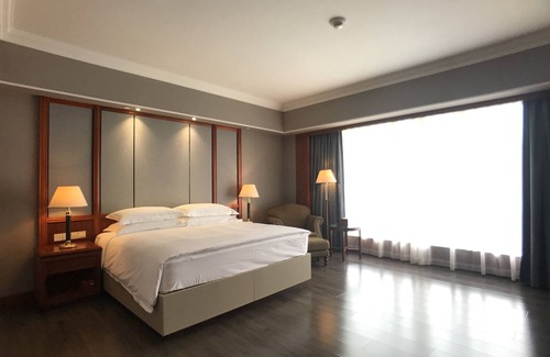 Chikan District Hotel | Discover Crowne Plaza Zhanjiang: A 4-Star Getaway
