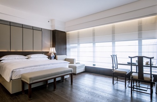 Chikan District Hotel | Discover Crowne Plaza Zhanjiang: A 4-Star Getaway