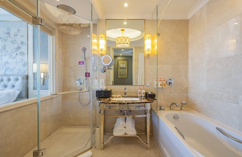 Huayuan Road Area Hotel | Elegant Comfort at Crowne Plaza Zhengzhou, an IHG Hotel