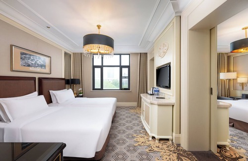 Huayuan Road Area Hotel | Elegant Comfort at Crowne Plaza Zhengzhou, an IHG Hotel