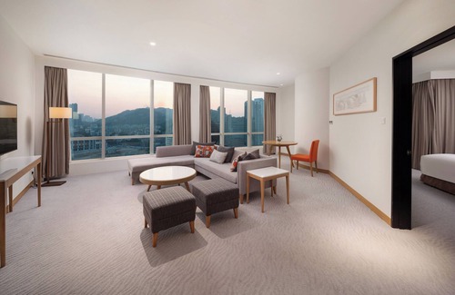 Zhuhai Jida Hotel | Discover Crowne Plaza Zhuhai City Center – 4-Star Comfort
