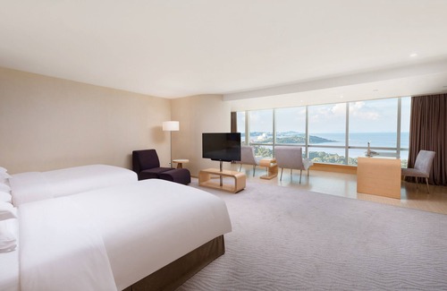 Zhuhai Jida Hotel | Discover Crowne Plaza Zhuhai City Center – 4-Star Comfort