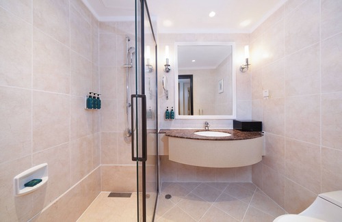 Zhuhai Jida Hotel | Discover Crowne Plaza Zhuhai City Center – 4-Star Comfort