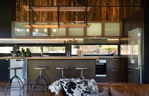 Hepburn Cottage | Australia's Top Romantic Getaway with Family-Friendly Amenities
