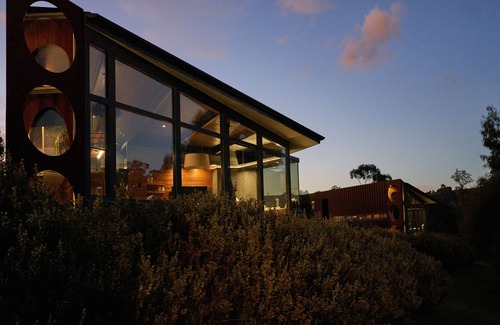 Hepburn Cottage | Australia's Top Romantic Getaway with Family-Friendly Amenities