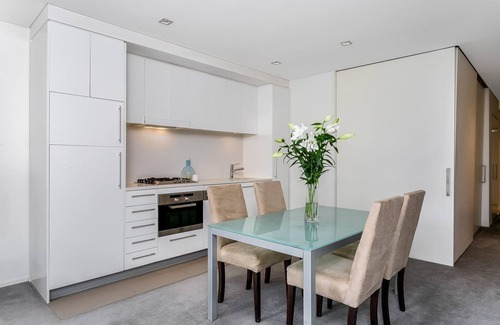 St. Leonards Apartment | Comfortable Crows Nest on Clarke Street with Family Amenities