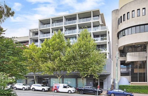 St. Leonards Apartment | Comfortable Crows Nest on Clarke Street with Family Amenities