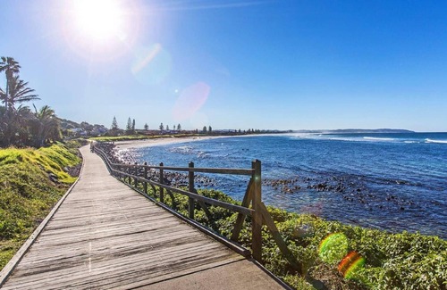 Lennox Head Apartment | Inviting Crows Nest: Experience a Wonderful Weekender