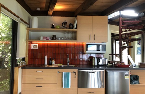 Sunshine Bay Cottage | Pet-Friendly Crows Nest: A Top-Rated Queenstown Retreat