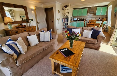 St. Mawes Cottage | Crows Nest - sleeps 4 guests in 2 bedrooms