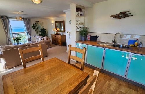 St. Mawes Cottage | Crows Nest - sleeps 4 guests in 2 bedrooms